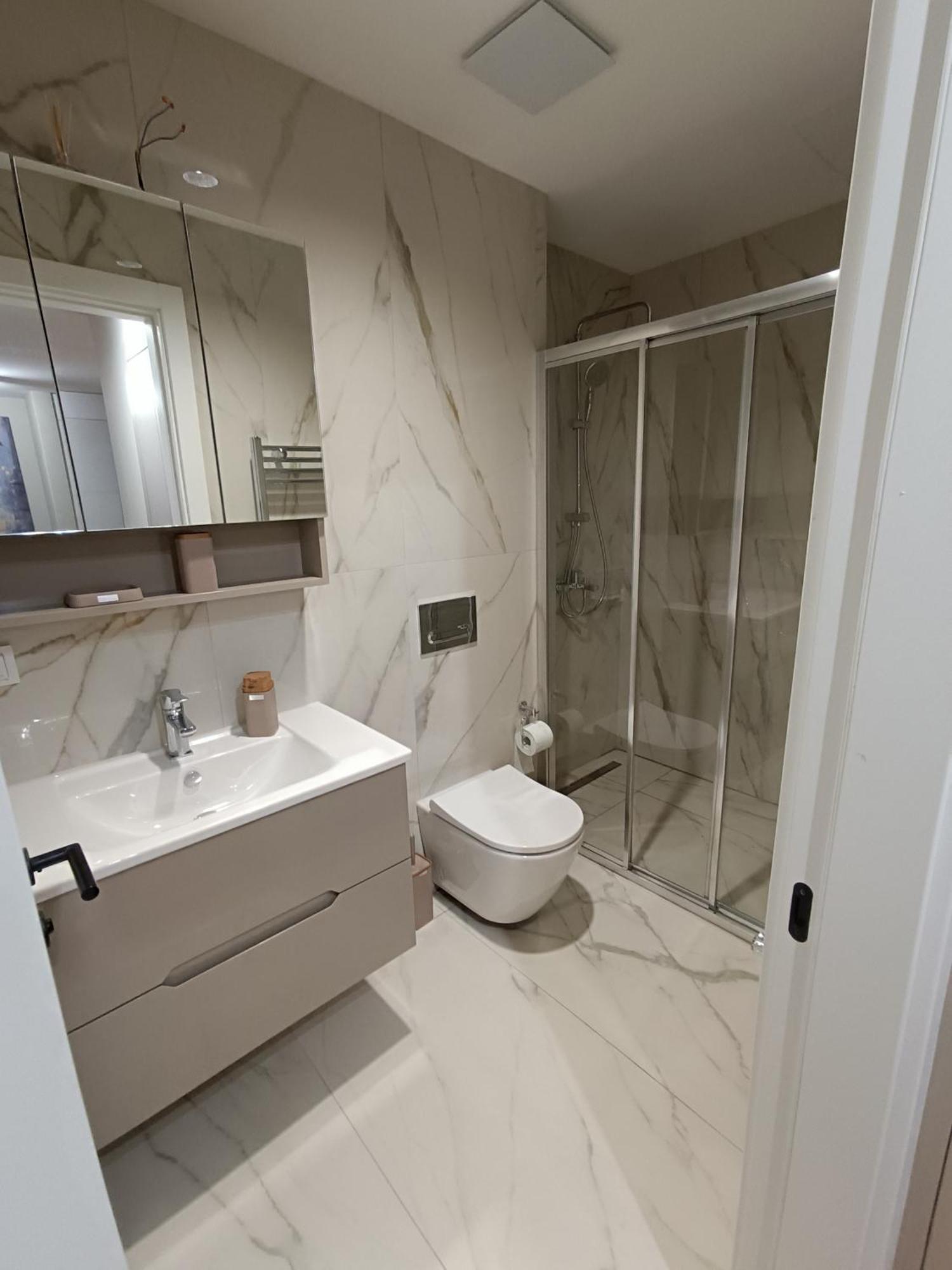 Anika Luxury Apartment At Diamond Center Skopje Exterior photo