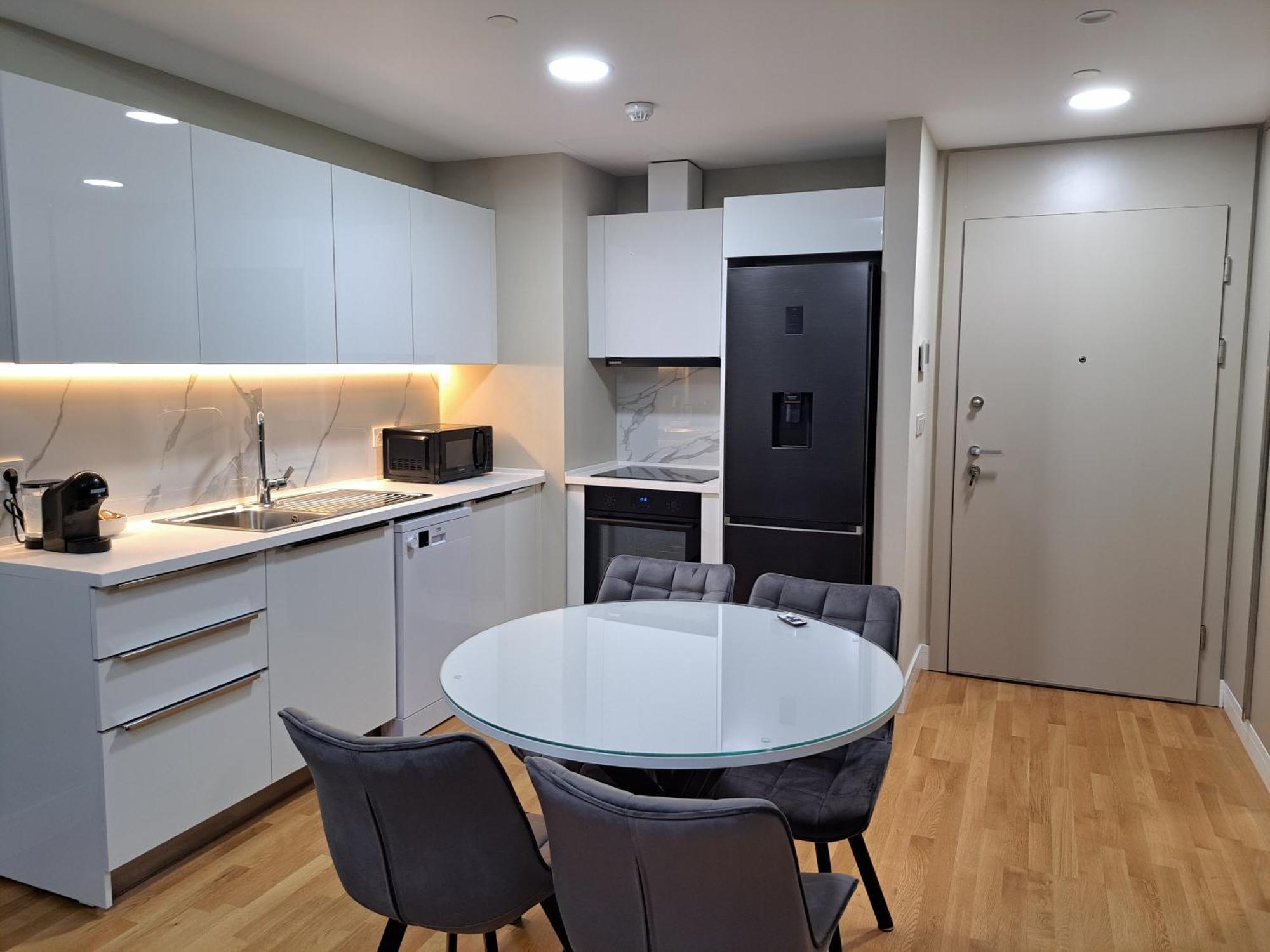 Anika Luxury Apartment At Diamond Center Skopje Exterior photo