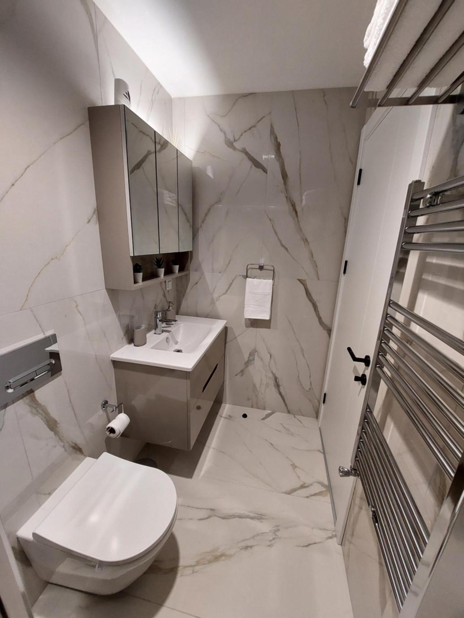 Anika Luxury Apartment At Diamond Center Skopje Exterior photo