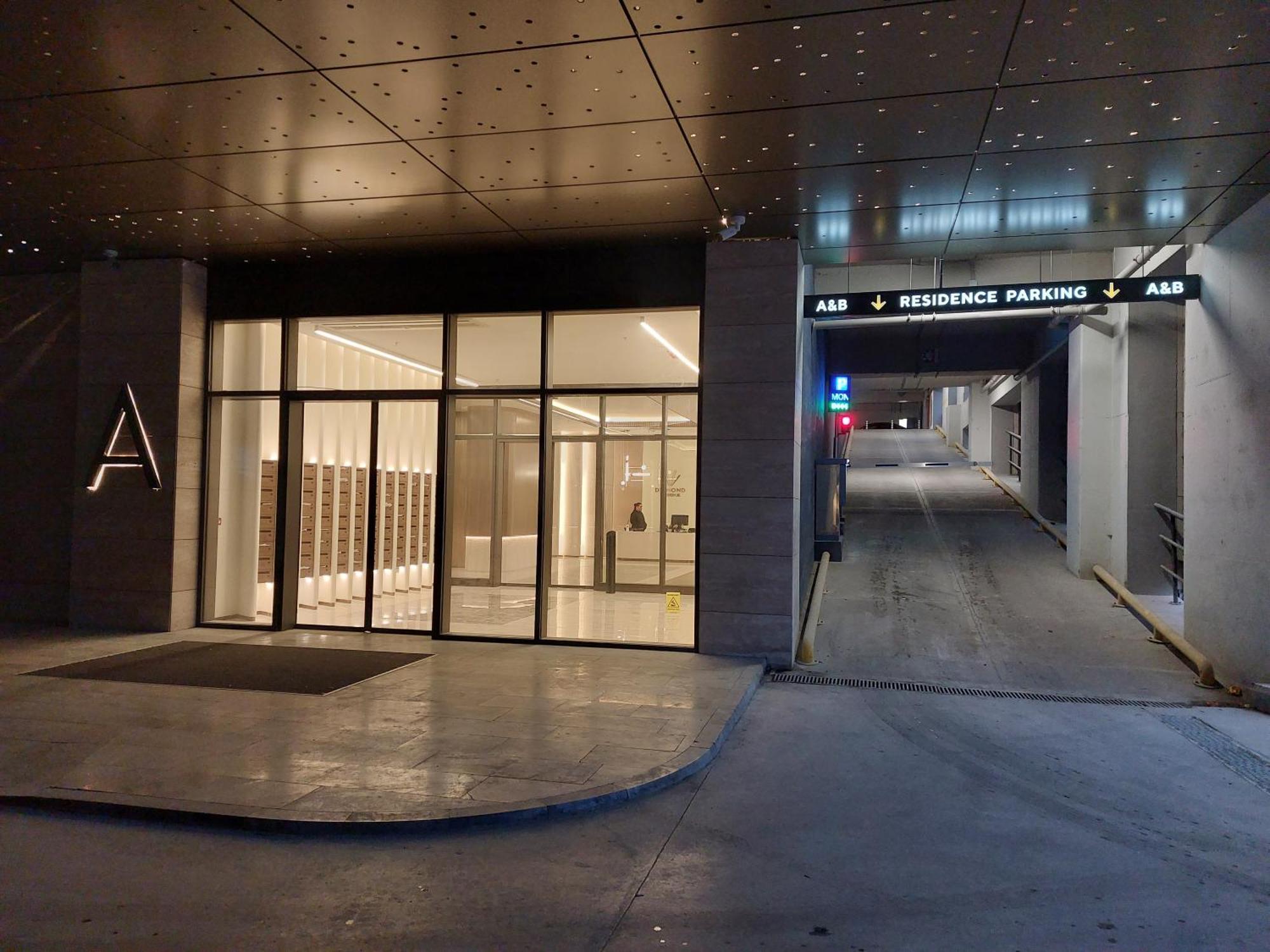 Anika Luxury Apartment At Diamond Center Skopje Exterior photo